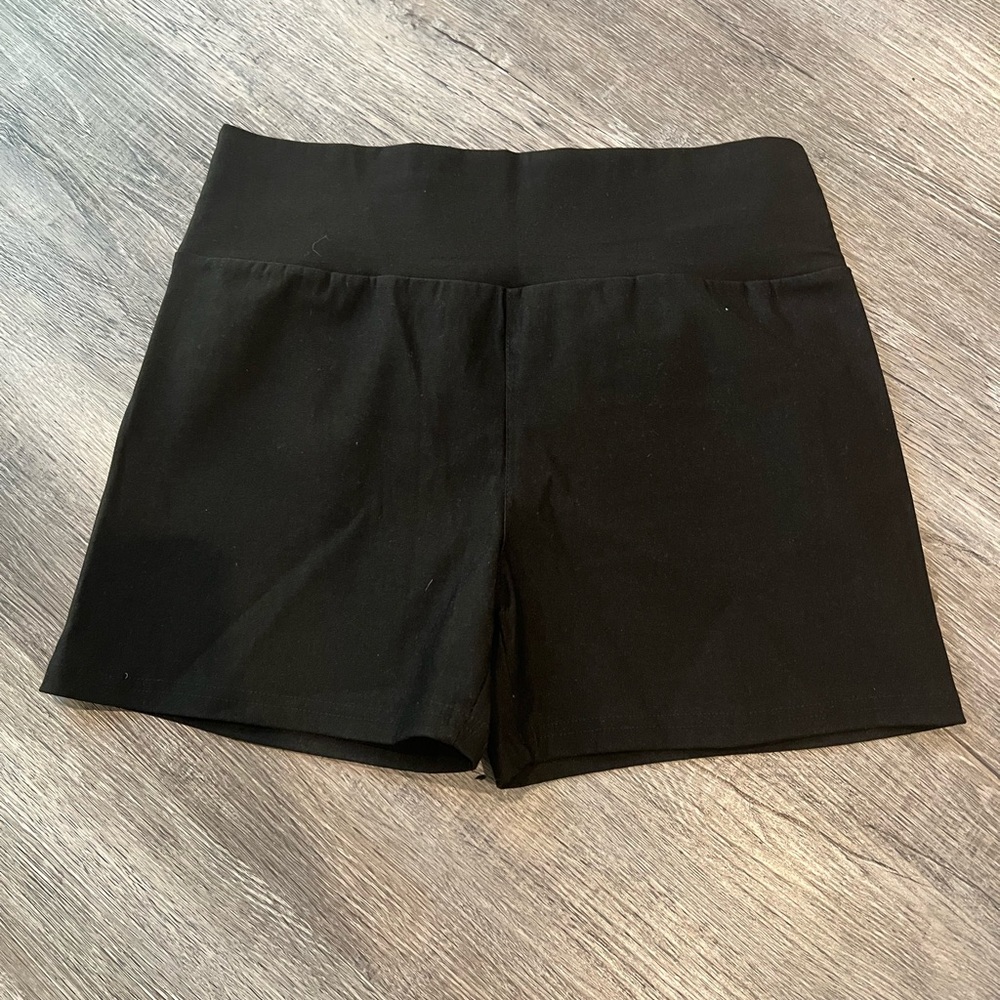 Woman black stretchy shorts